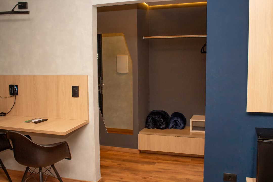 Suite - Photo 14