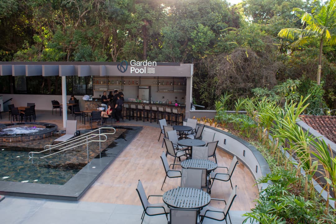 Piscina e área de lazer